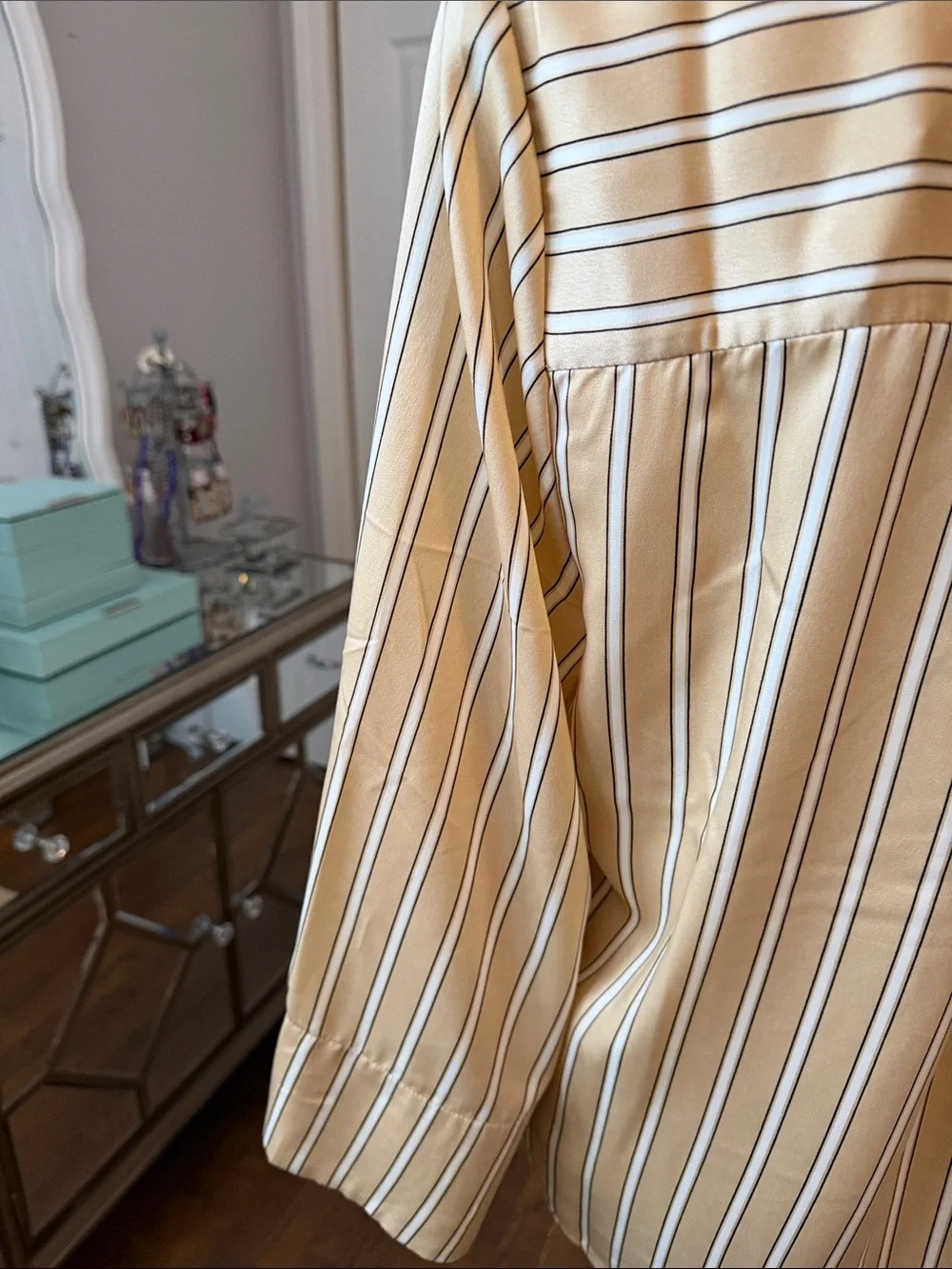 Elie Tahari Smartly Styled Striped Silky Button-Up Blouse Tan & White Med NWT
